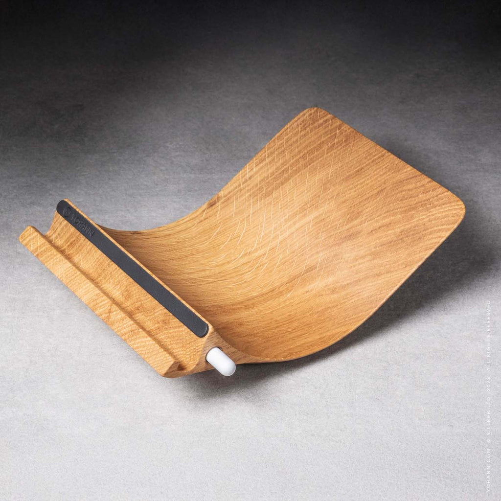 01-iPad-Stand-Oak-Yohann-P1-square-solo-top-1 mob-view
