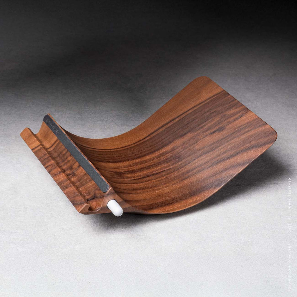 01-iPad-Stand-Walnut-Yohann-P1-square-solo-top-1 mob-view