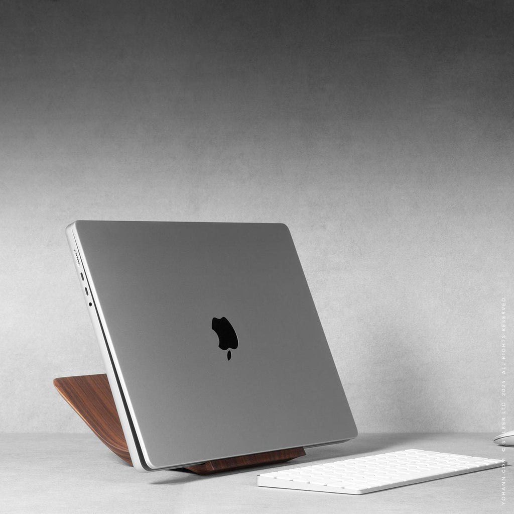 06-MacBook-Stand-walnut-Yohann-B1-square-sleep-mode-1 mob-view