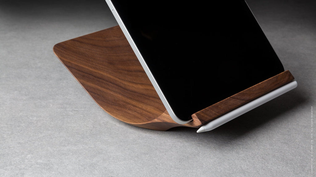iPad Ständer & Apple Pencil Halter Holz Walnuss Yohann