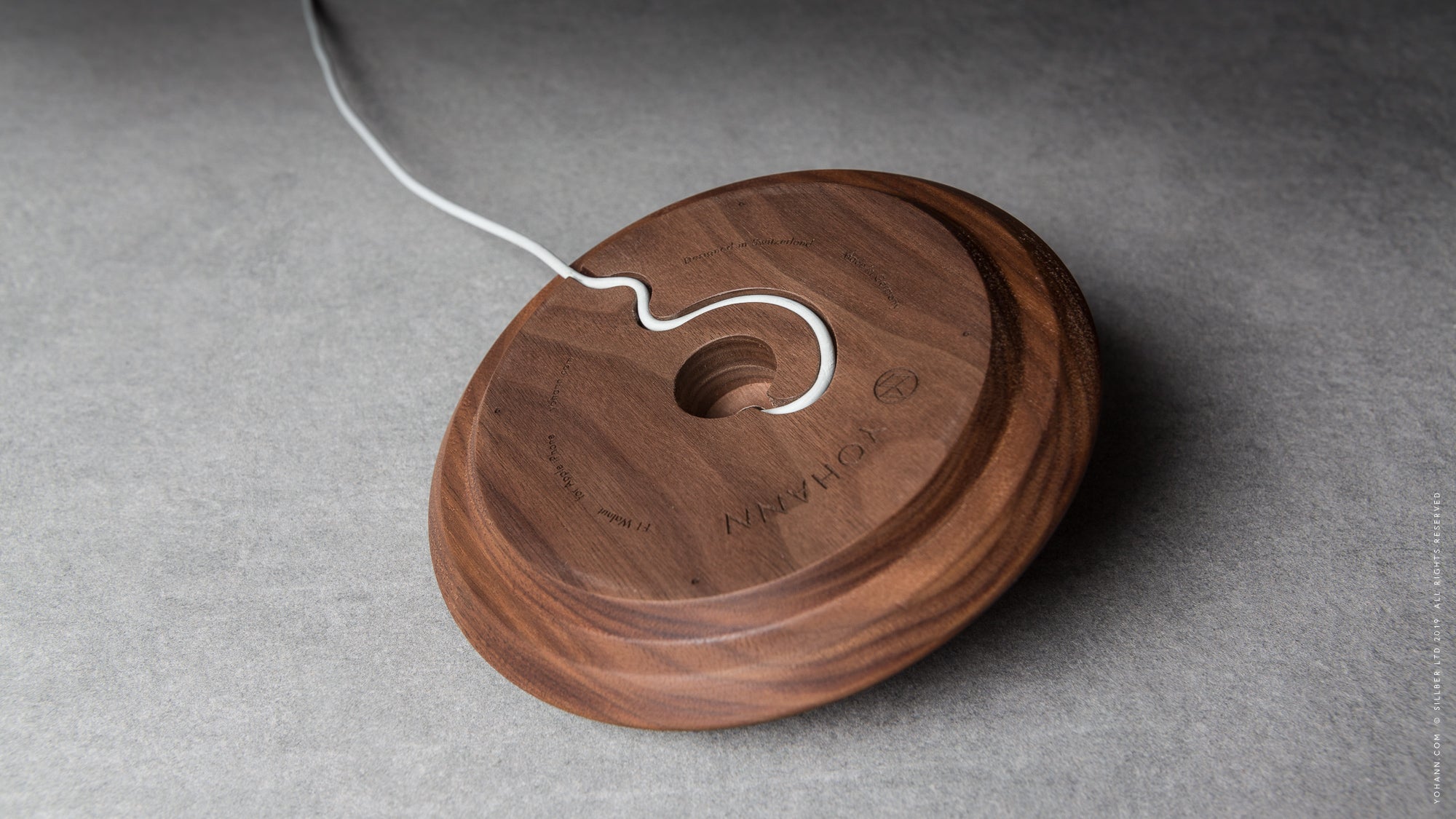 iPhone & Apple Watch Charging Station Wood – YOHANN