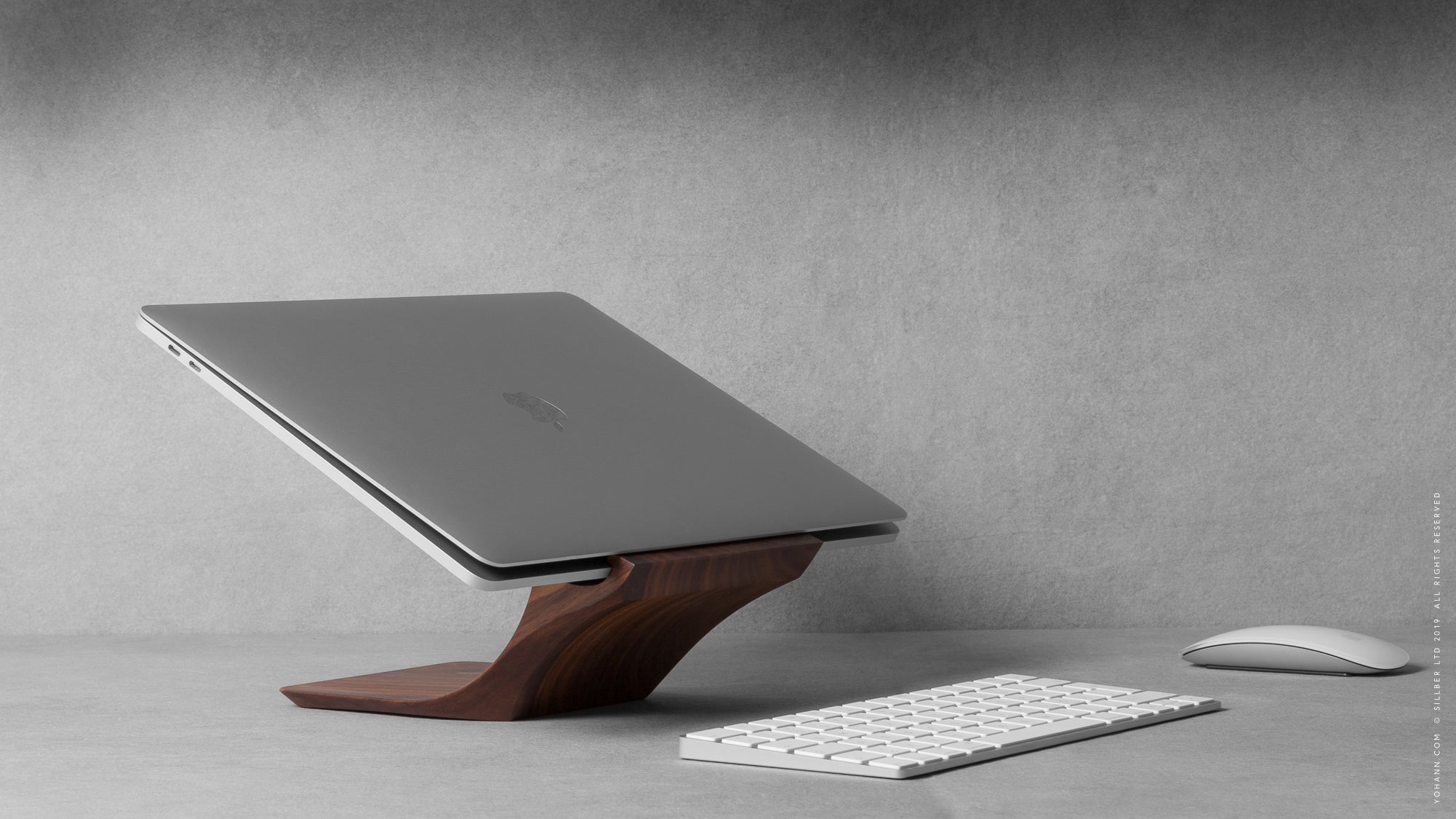 Vertical laptop stand wood -  Italia